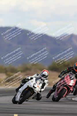 media/Nov-16-2025-Race Pace (Sun) [[8c5fa54630]]/Non Verified Riders (1st 20 Minutes)/5-Turn 15 (110pm)/